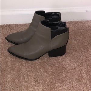 Simply vera vera wang boots
